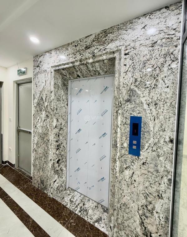 Cho thuê nhà nguyễn khánh toàn, 🏦 cầu giấy 235m x 8t 1 hầm, lô góc giá 310 triệu