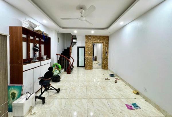 Nhà mới, võ chí công tt cầu 🏣 giấy, 6 tầng thang máy, 34m2, chưa tới 10,5 tỷ