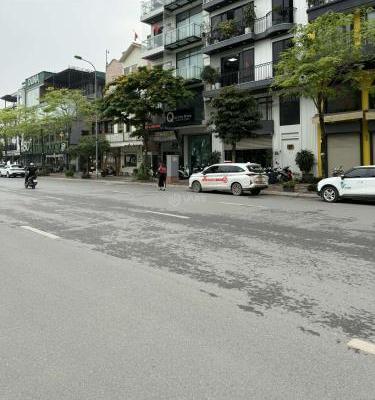 Giảm sốc 2 tỷ. 👍 Bán nhà mặt phố Văn Cao Ba Đình 45m2-5T 5m vỉa hè 37,5 Tỷ Văn Cao.