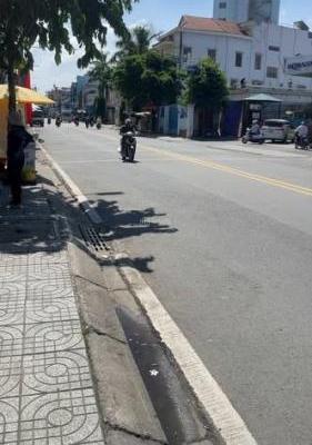 Bán nhà mặt tiền 🏠 6x30m nở hậu 10,56m giá 9,6 tỷ Đường Lê Lợi