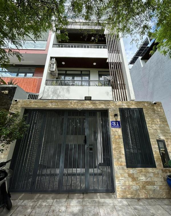Bán Nhà mặt phố 126m²