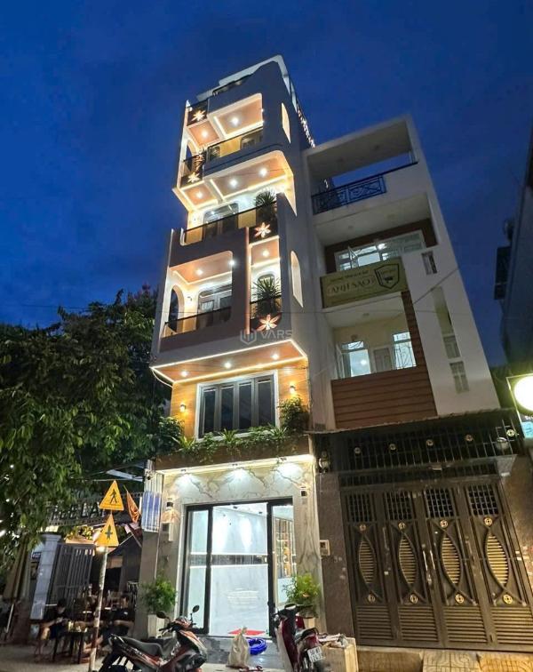 Bán Nhà mặt phố 82m²