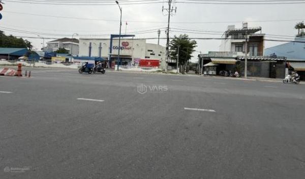 Cần bán Nhà mặt phố 585m²