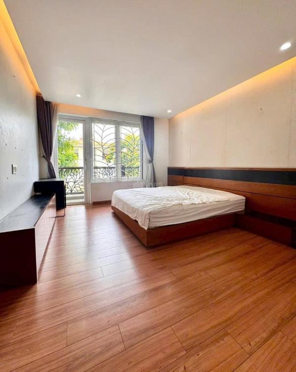 Cho 👍 thuê nhà phố nam quang quận 7, 6x18.5m 1 trệt 1 lửng 3 lầu thang máy,