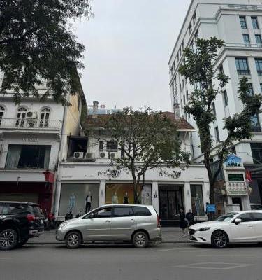 Bán Nhà mặt phố 221m²