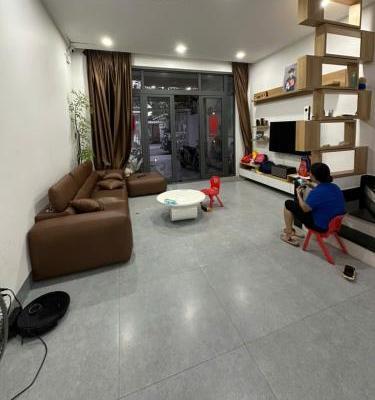 Chủ cần bán Nhà mặt phố 100m²