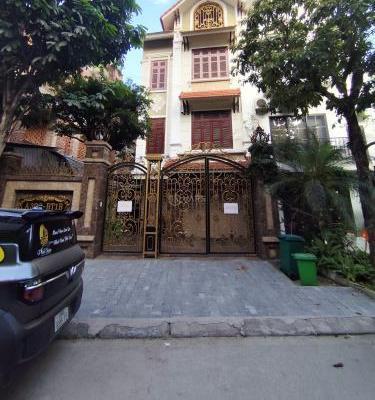 Bán Nhà mặt phố 200m²