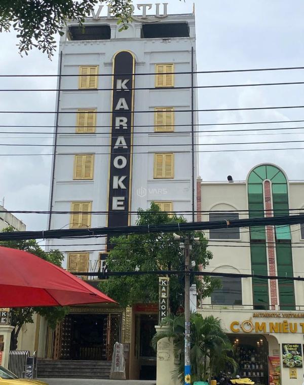 Cần bán Nhà mặt phố 382m²