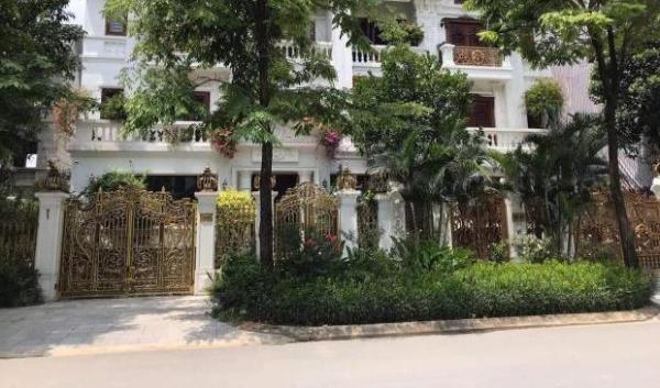 Bán nhà Ciputra Tây Hồ khu đô thị víp có hầm thang 👍 máy 336 m2 giá 82 tỷ