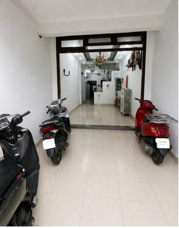 Bán Nhà mặt phố 95m²