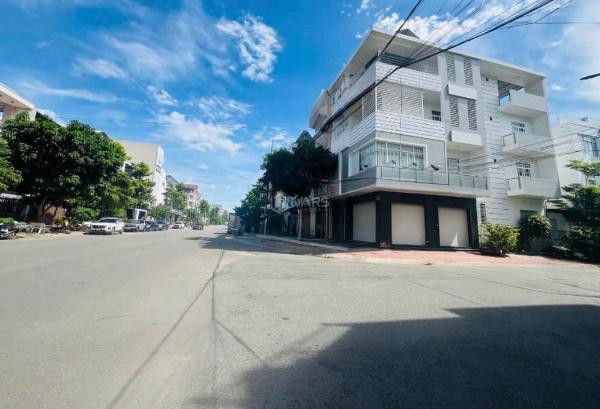Chủ cho thuê Nhà mặt phố 300m²