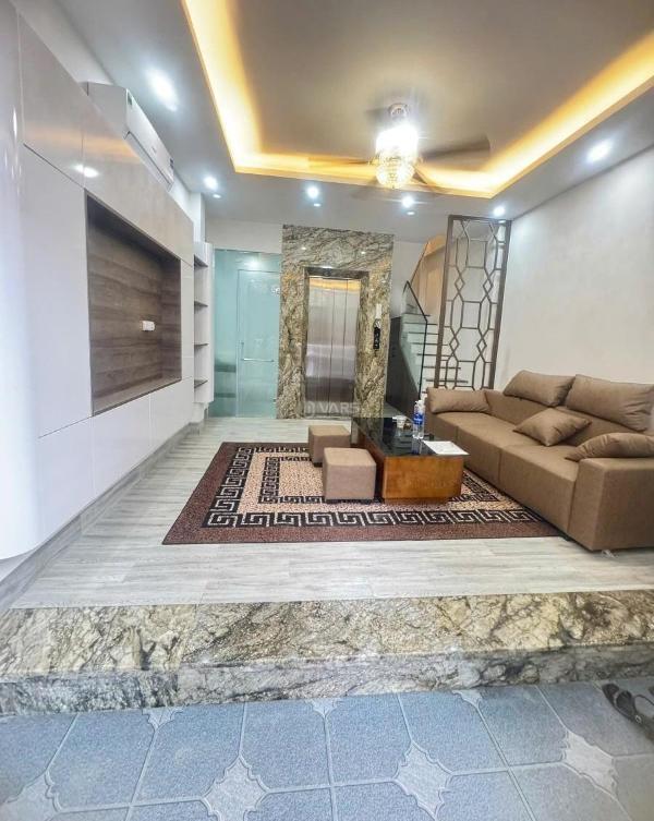 Bán nhà mới 32m2 thang máy 6 🏤 tầng phố đội cấn ko quy hoạch