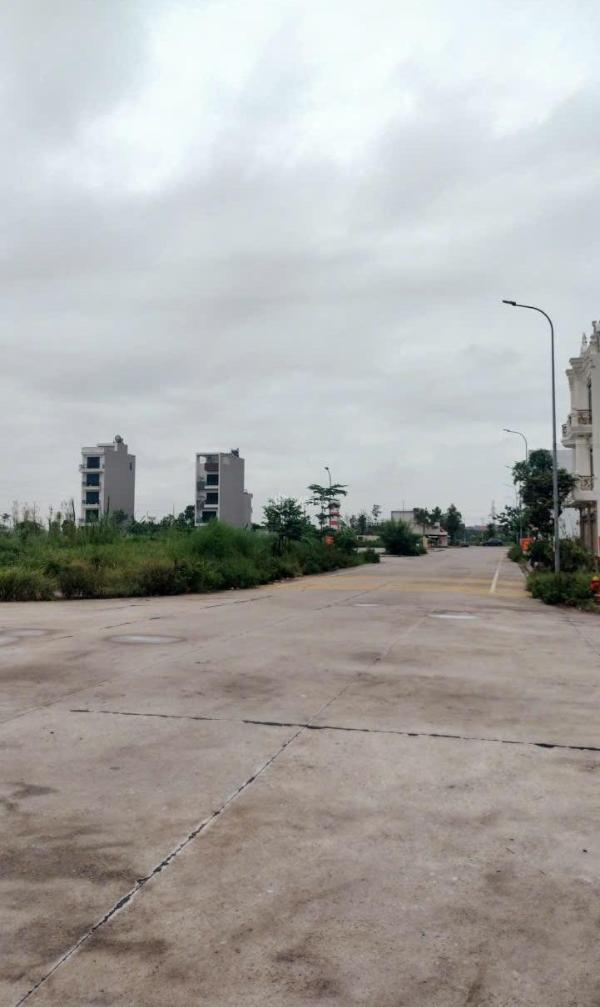 Chủ bán gấp lô đất ngay trung tâm phường,tiện ích ngập tràn 🏣 ngay sát vin liên hà