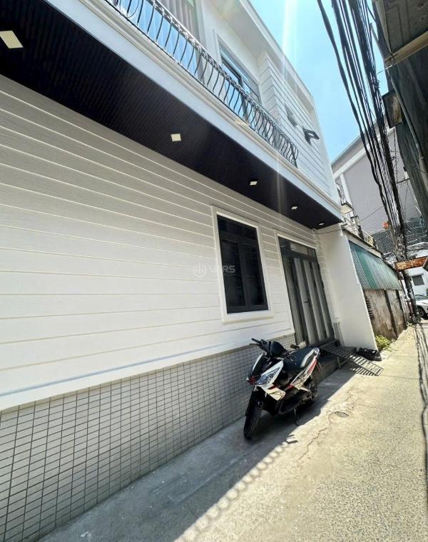 Cho thuê nhà trệt 1 🏣 lầu mới 100% full nội thất sau vincom hv, cần thơ |11 tr