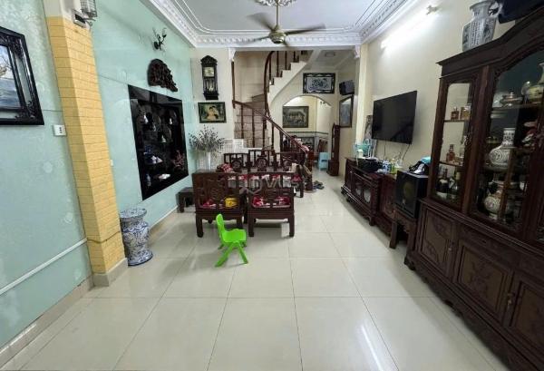 Cho thuê nhà ngõ 278 nghi tàm, tây hồ 45m x 5t(6 ngủ) giá 🔥 13 triệu