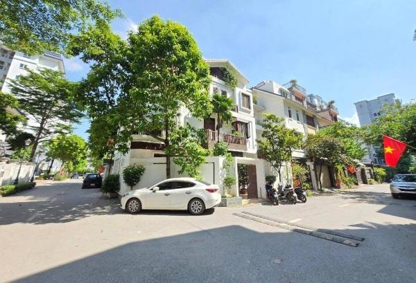 <mark style="background-color: transparent; font-weight: 400; ">Bán gấp bt phố trung hoà căn góc 🏚️ 103m2 xây 4tầng chính chủ mt 15m giá 50tỷ tl</mark>