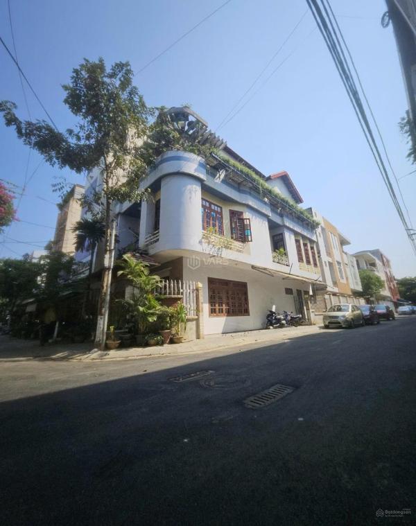 <mark style="background-color: transparent; font-weight: 400; ">Tòa nhà tại hải hồ, full nội thất mới xây 🏡 4 tầng 1 tum kề lô góc. view pháo hoa</mark>